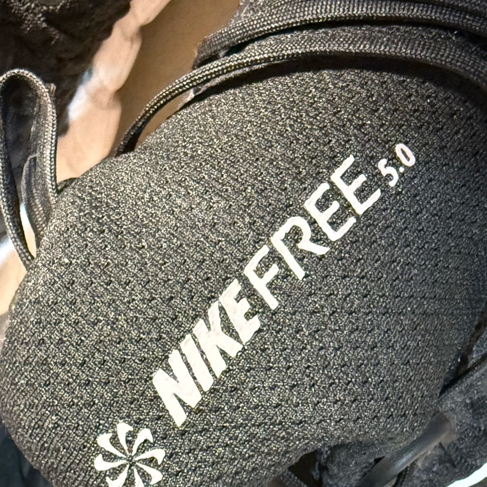 Nike Women's Free 5.0 Flyknit Black White Athletic Shoes Sneakers Size 11 - Picture 6 of 6